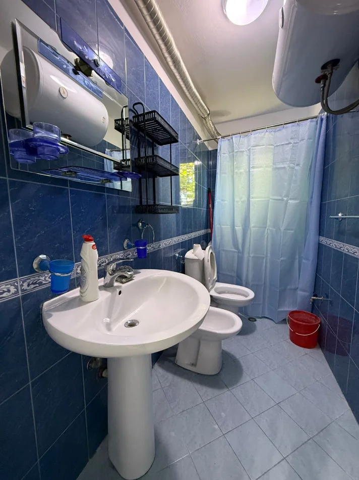 Tirane, jepet me qera apartament 2+1 Kati 2, 90 m² 600 € (Rruga e Kavajes ,21 Dhjetori)
