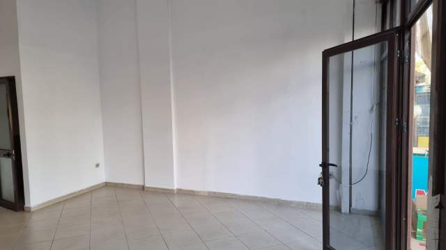 Tirane, jepet me qera ambjent biznesi Kati 0, 42 m² 250 Euro