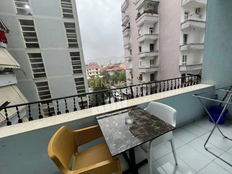 Tirane, shitet apartament 1+1 Kati 3, 83 m² 133.000 € (Selit)