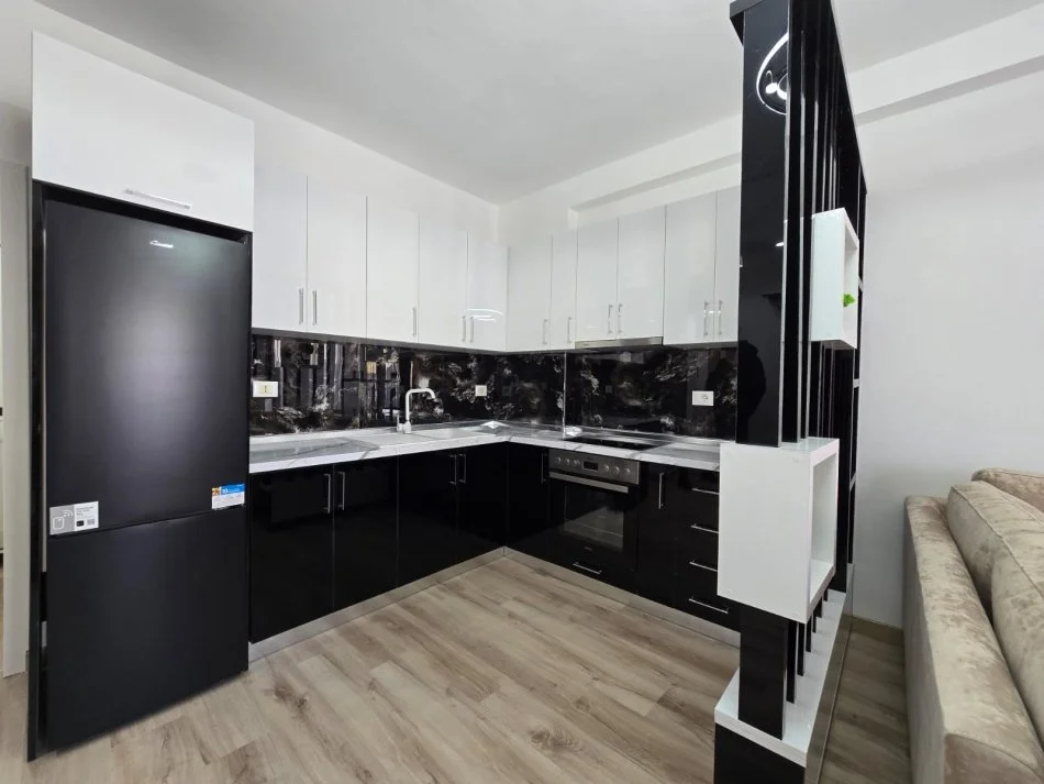 Durres, shitet apartament 1+1+Ballkon Kati 9, 75 m² 97.000 €