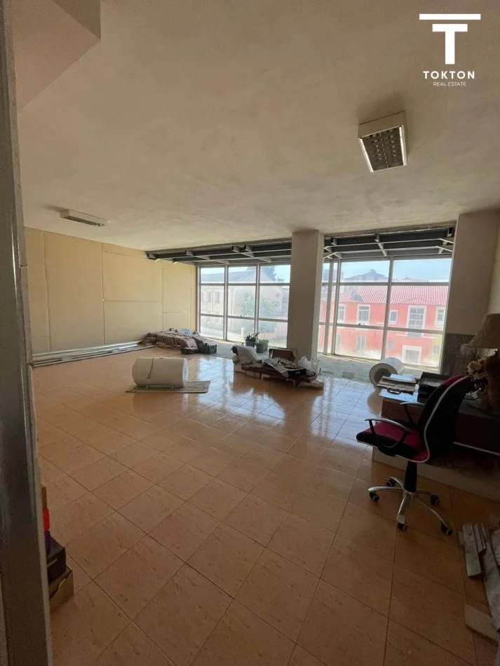Tirane, jepet me qera ambjent biznesi Kati 1, 255 m² 1.800 € (Aleksander Mojsiu)