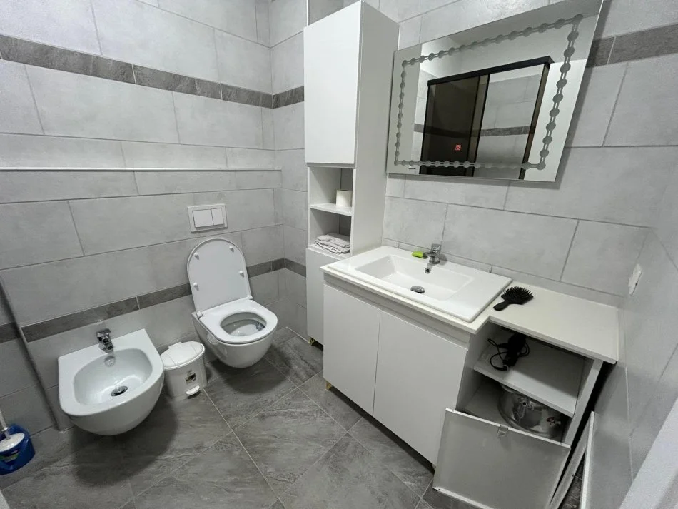 Tirane, jepet me qera apartament 2+1 Kati 6, 110 m² 900 € (Dritan Hoxha)