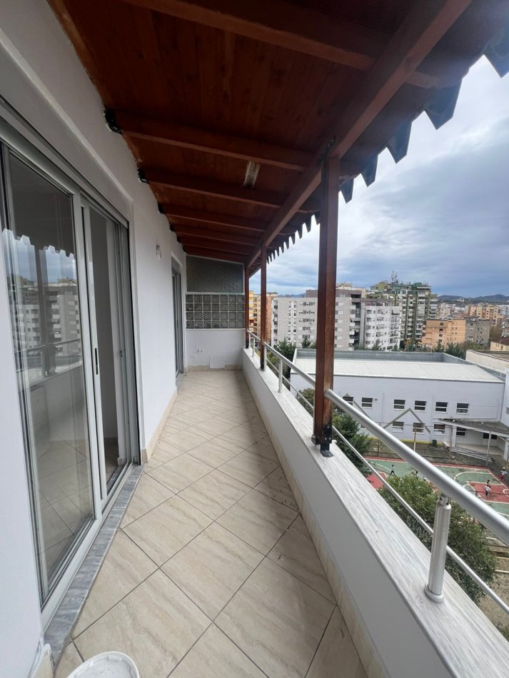 Tirane, jepet me qera apartament 2+1 Kati 2, 100 m² 650 € (Ali Demi)