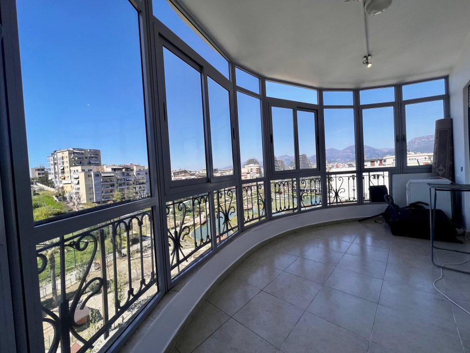 Tirane, jepet me qera apartament 2+1+Ballkon Kati 6, 105 m² 1.000 € (Kopshti Botanik)