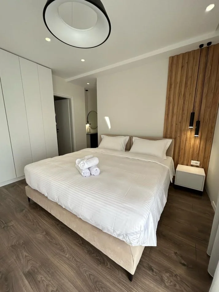 Tirane, jepet me qera apartament 2+1 Kati 4, 146 m² 1.350 € (Vila Goldi)