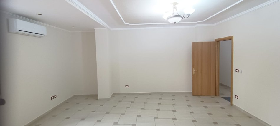 Tirane, jepet me qera apartament 3+1+Ballkon Kati 4, 132 m² 900 € 