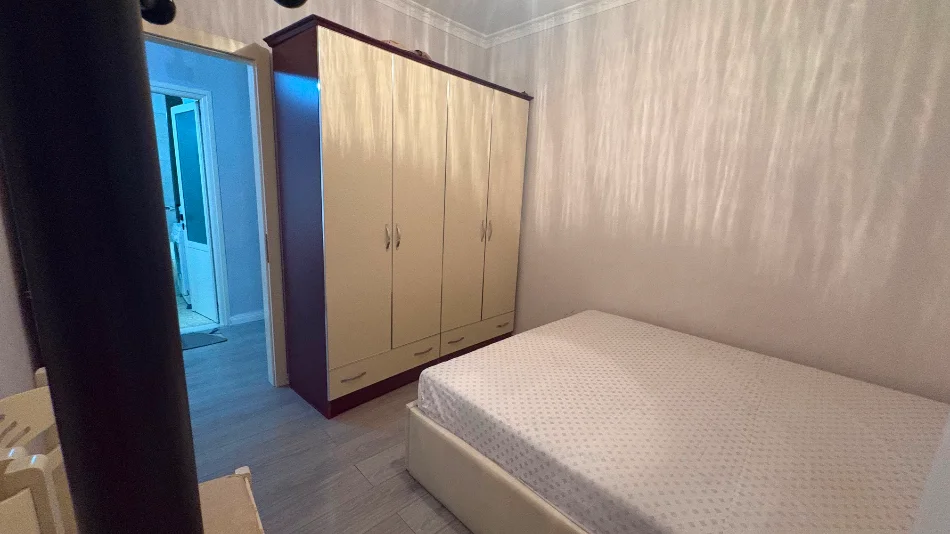 Tirane, jepet me qera apartament 2+1+Ballkon Kati 3, 90 m² 500 € (Astir prane Big Pjata)