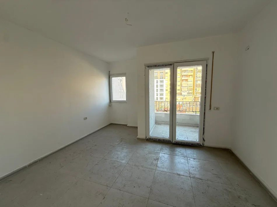 Tirane, shitet apartament 1+1 Kati 3, 73 m² 210.714 € (PAZARI RI)