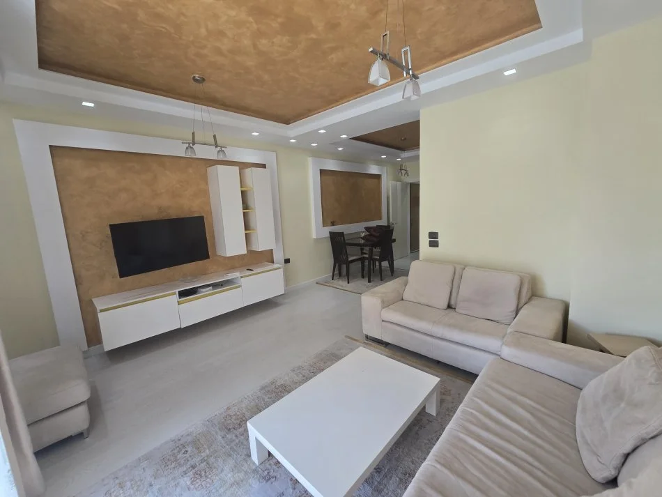 Tirane, jepet me qera apartament 2+1 Kati 5, 1.000 € (Komuna parisit)