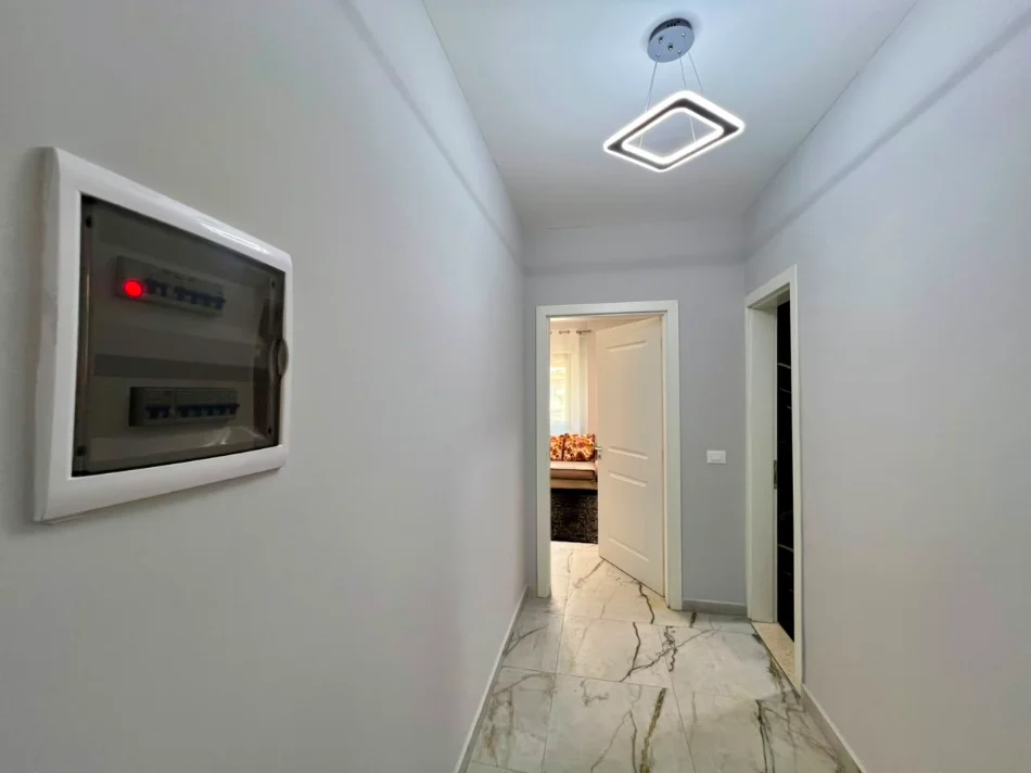 Tirane, jepet me qera apartament 1+1+parkim Kati 3, 74 m² 700 € (Shkolla e Baletit)