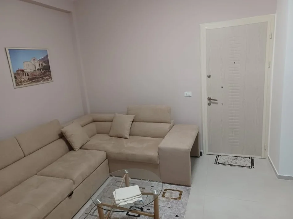 Tirane, jepet me qera garsonier 1+1 Kati 1, 400 € (2-palmat Astir)