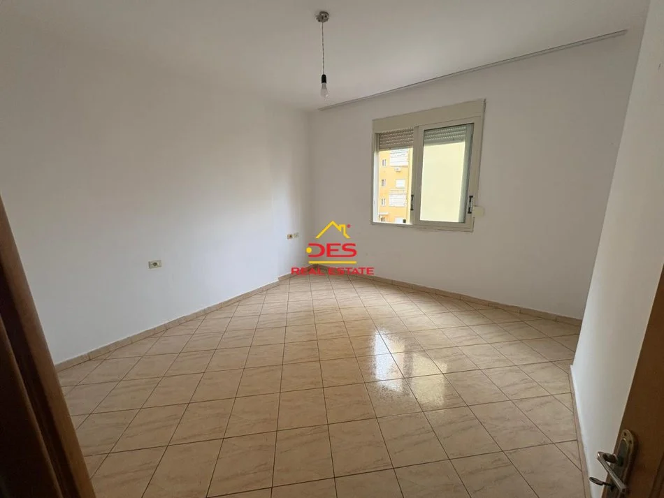 Vlore, shitet apartament 1+1+Ballkon Kati 5, 110 m² (Rruga Kosova)