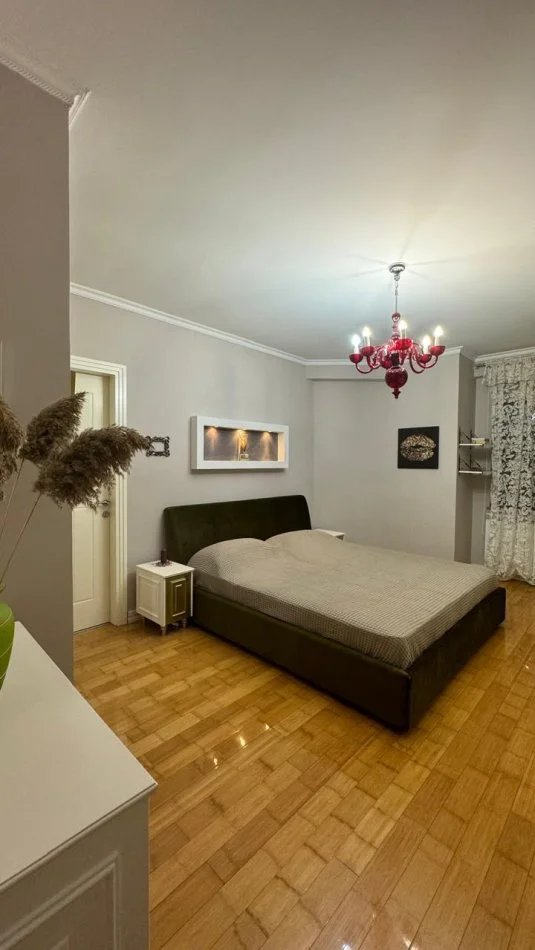 Tirane, jepet me qera apartament 2+1 Kati 8, 115 m² 900 € (Rruga “Asim Vokshi”)