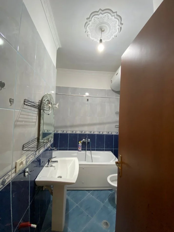 Tirane, jepet me qera apartament 2+1 Kati 5, 130 m² 500 € (Rruga kodra e diellit)