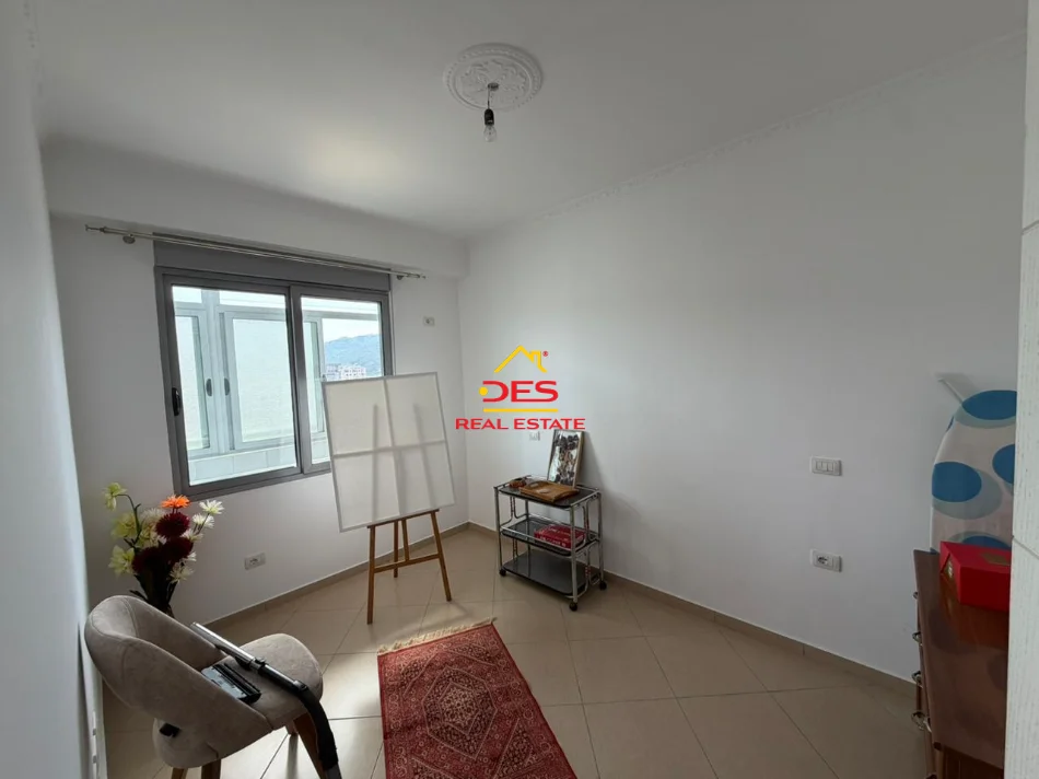 Vlore, shitet apartament 2+1+Ballkon Kati 9, 107 m² 152.000 € (Rruga Gjergj Kastrioti)