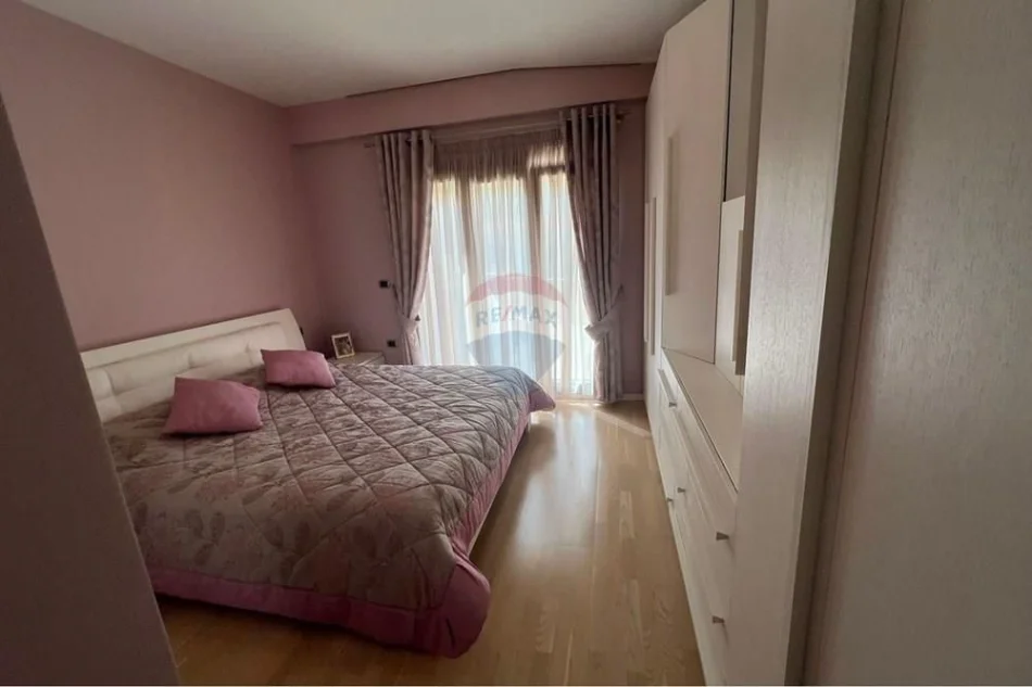 Tirane, shitet apartament duplex Dublex Kati fundit , 139 m² 280.000 €
