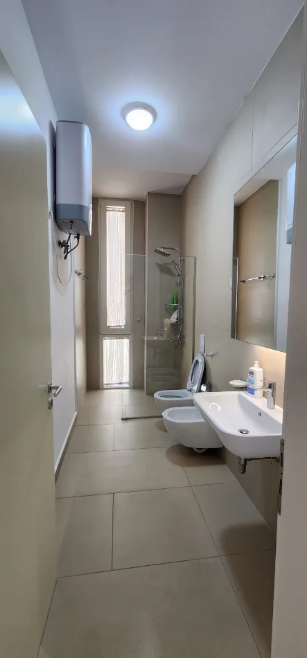 Vlore, shitet Vile 2+1+Ballkon , 313 m² (Palase)