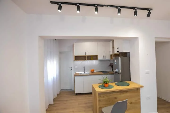 Tirane, jepet me qera apartament 1+1+Ballkon Kati 5, 60 m² 580 € (Rruga e Dibres)