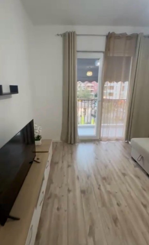 Tirane, jepet me qera apartament 2+1+Ballkon Kati 2, 100 m² 600 € 