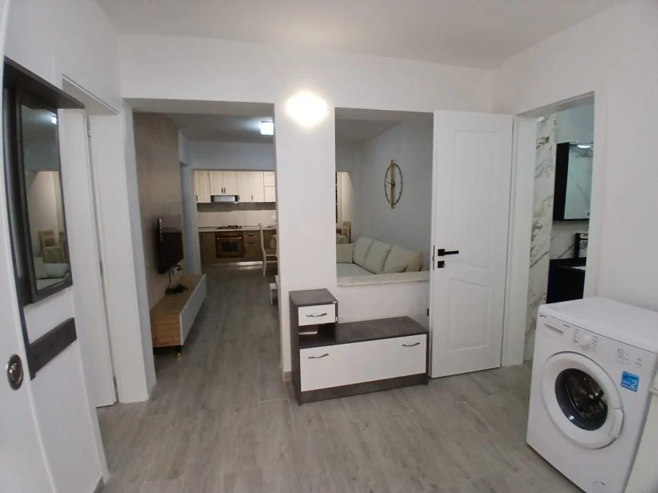 Tirane, jepet me qera apartament 2+1 Kati 1, 80 m² 550 € (rruga Muhamed Gjollesha)