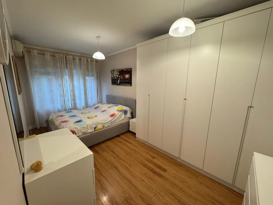 Tirane, jepet me qera apartament 2+1 Kati 1, 120 m² 700 € (Kodra e diellit 2)