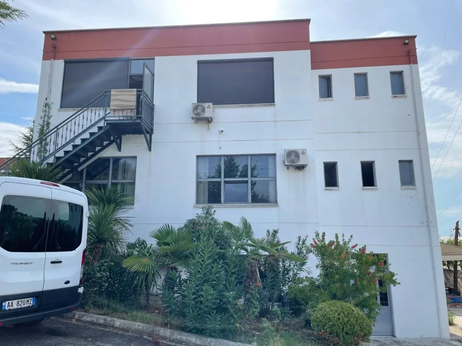 Tirane, jepet me qera ambjent biznesi Kate 2, 2.000 m² 6.500 € (Prush)