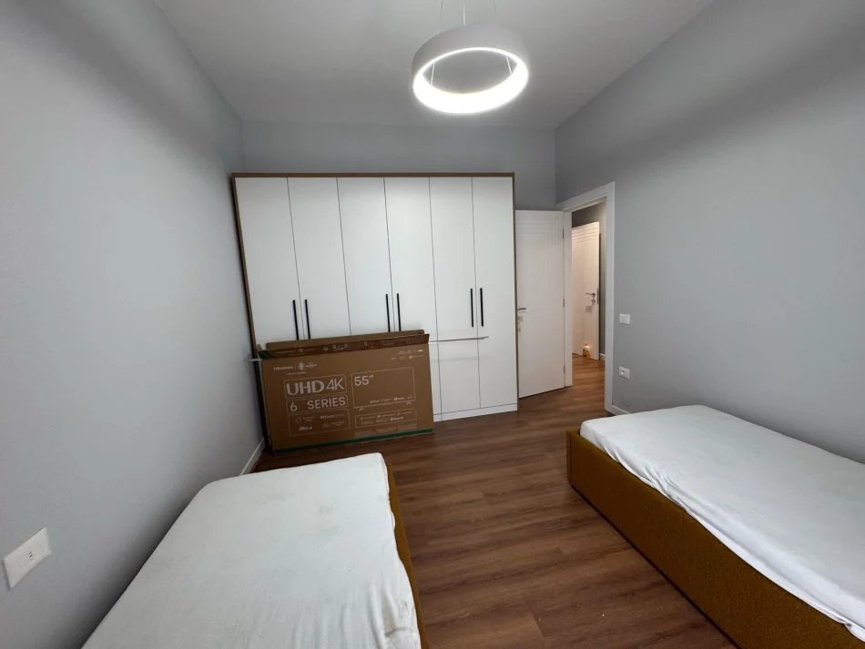 Tirane, jepet me qera apartament 2+1 Kati 2, 800 € (Farmacia 10)