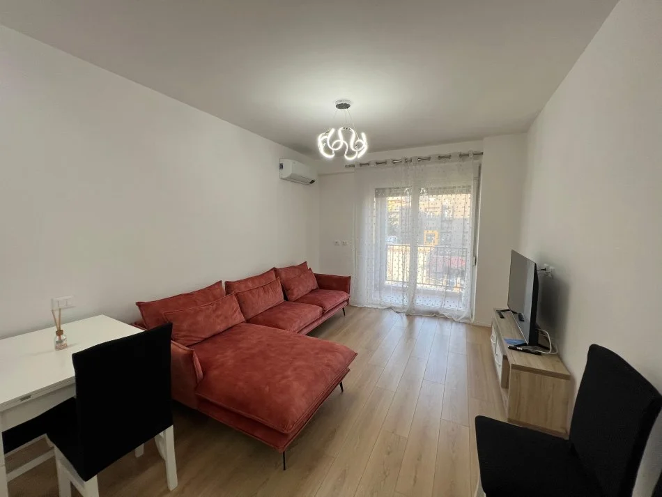 Tirane, jepet me qera apartament 1+1+Ballkon Kati 3, 57 m² 600 € (21 dhjetori)