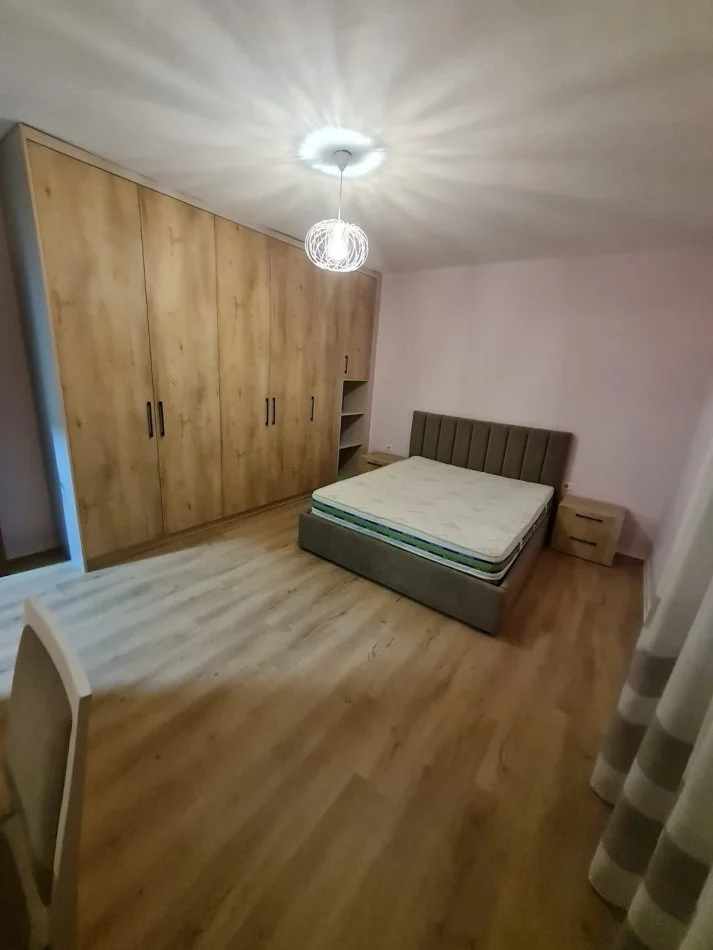 Tirane, jepet me qera apartament 1+1 Kati 5, 70 m² 550 €