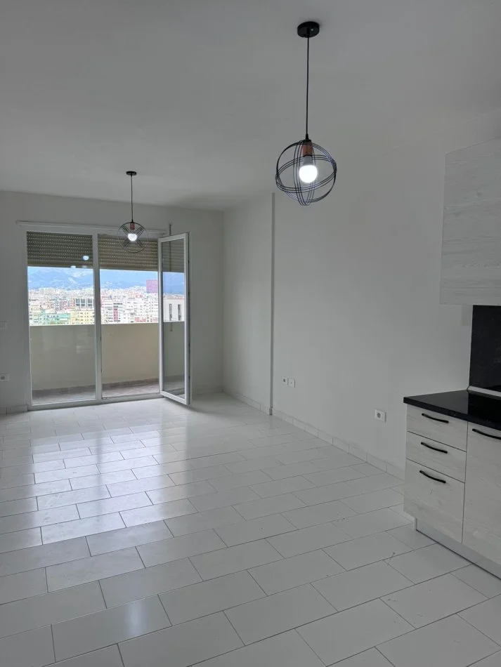 Tirane, jepet me qera apartament 1+1+Ballkon Kati 10, 70 m² 400 € (rruga Bedri Karapici)