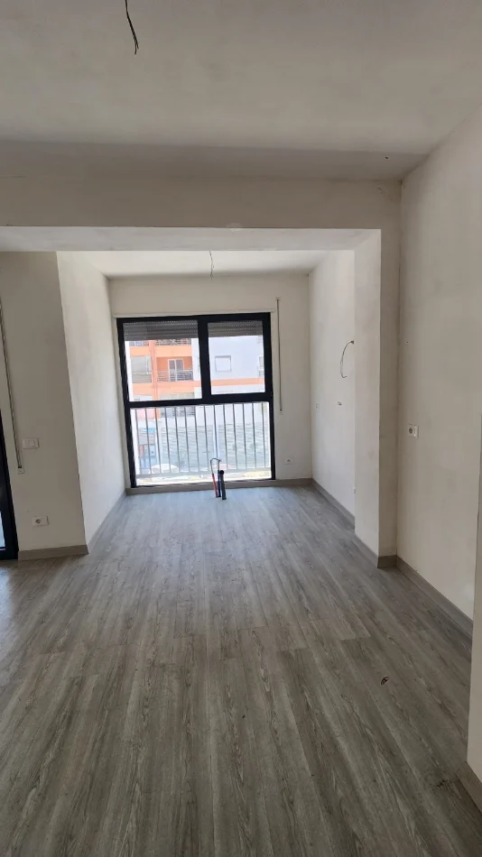 Shqiperi, shitet apartament 3+1 Kati 2, 147 m² 272.700 € (Rezidenca Elbavo)