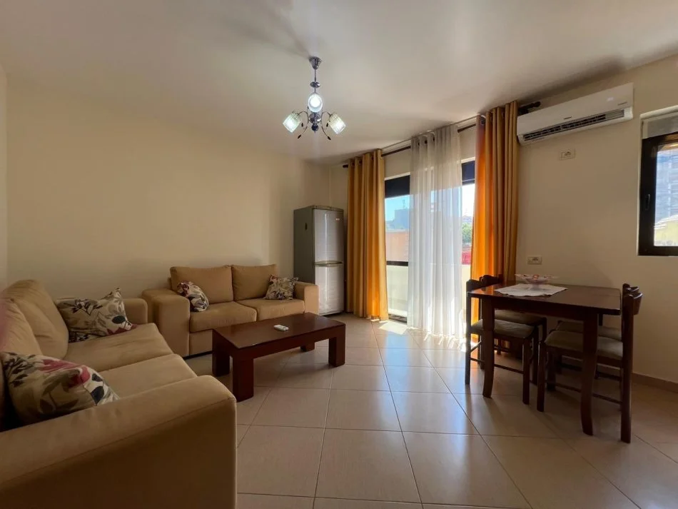 Tirane, jepet me qera apartament 1+1 Kati 2, 60 m² 500 euro (Stacioni I Trenit)