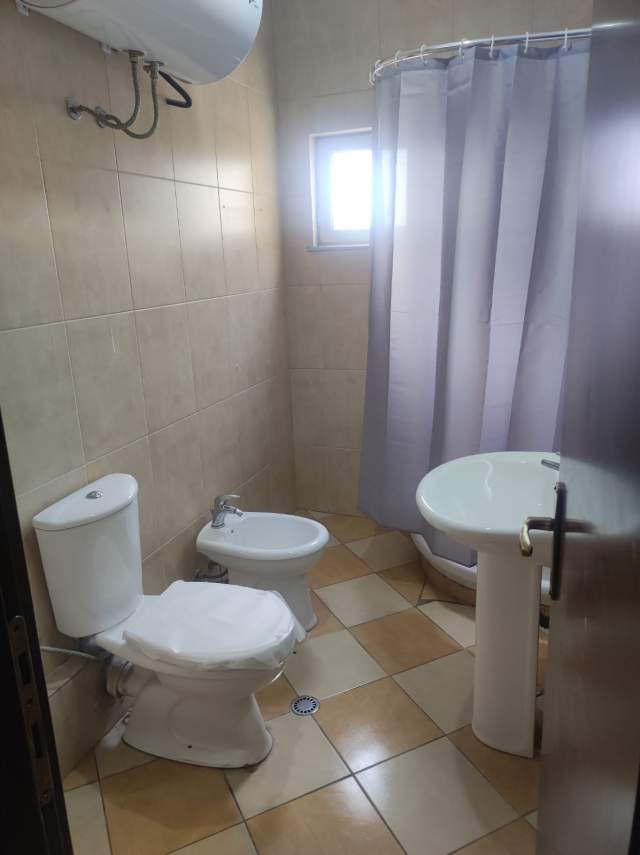 Tirane, jepet me qera apartament Kati 6, 100 m² 550 Euro  tek ish fusha e aviacionit