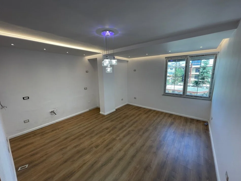 Tirane, shitet apartament 2+1 Kati 3, 178.000 € 