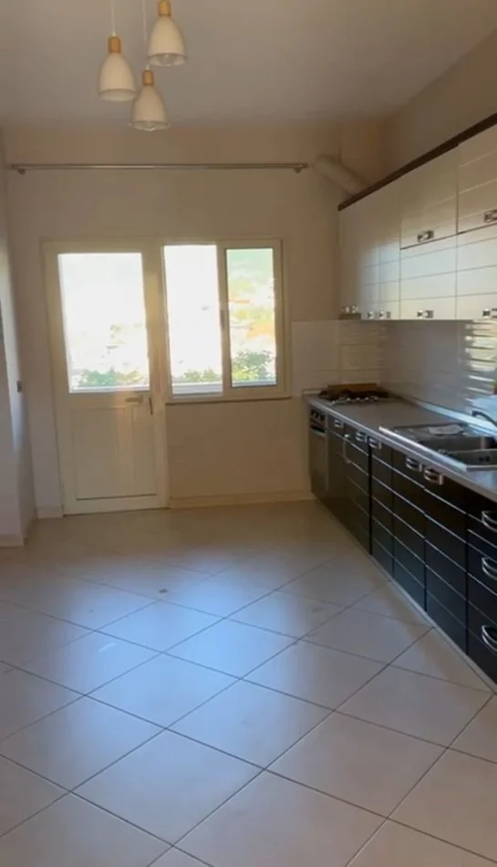 Tirane, jepet me qera apartament 1+1+Ballkon Kati 2, 57 m² 350 € (Kinostudio , te rajoni nr 04)