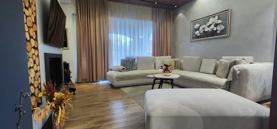 Tirane, jepet me qera Vile 4+1+Aneks+Ballkon , 407 m² 5.000 € 