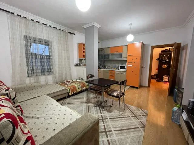 Tirane, shitet apartament 1+1 Kati 5, 80.000 Euro (Unaza e Re)