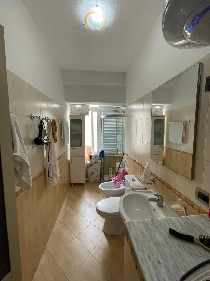 Tirane, jepet me qera apartament 1+1 Kati 4, 58 m² 550 € (Rruga myslym shyri)