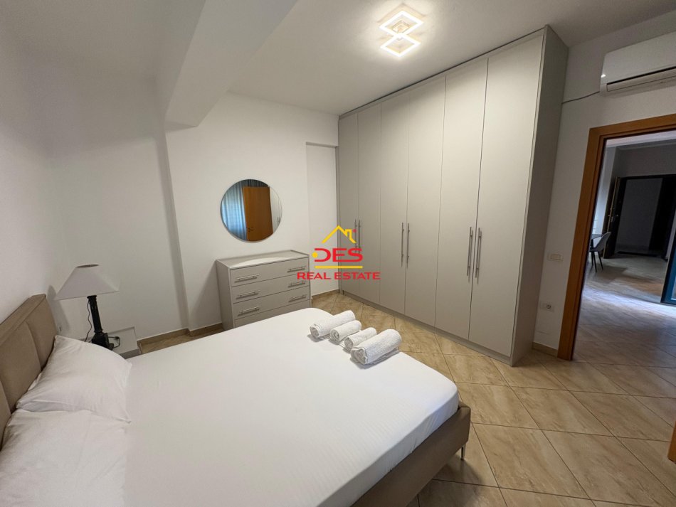 Vlore, jepet me qera apartament 2+1+Ballkon Kati 5, 90 m² 400 € (Rruga Gjergj Arianiti)