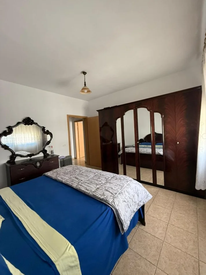 Durres, jepet me qera apartament 1+1 Kati 6, 300 € (Lagja 13, Durres)