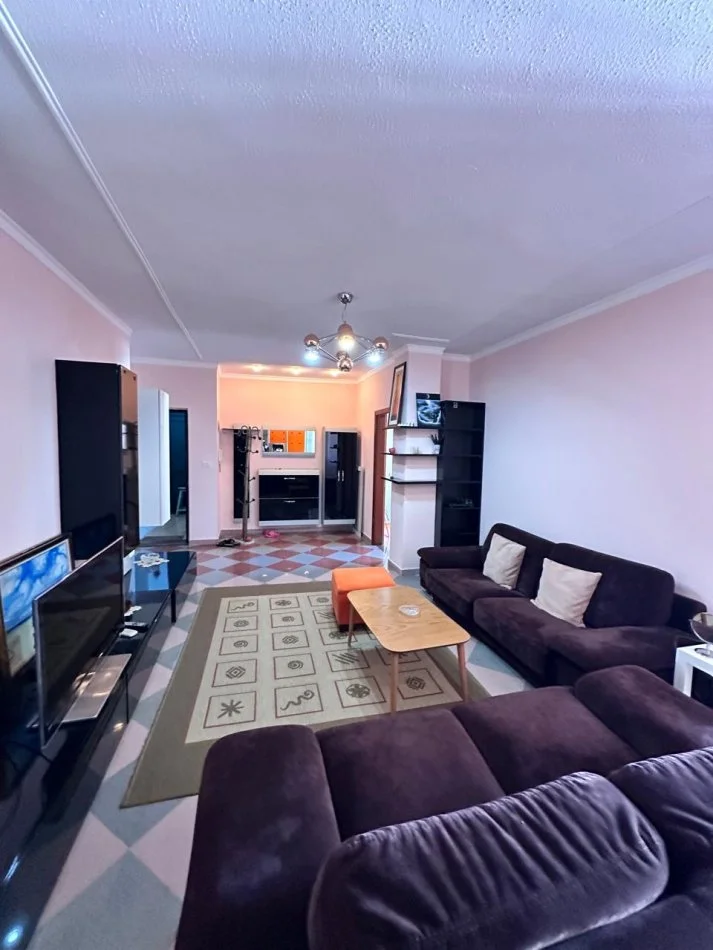 Tirane, jepet me qera apartament 2+1 Kati 8, 99 m² 780 € (Blloku)