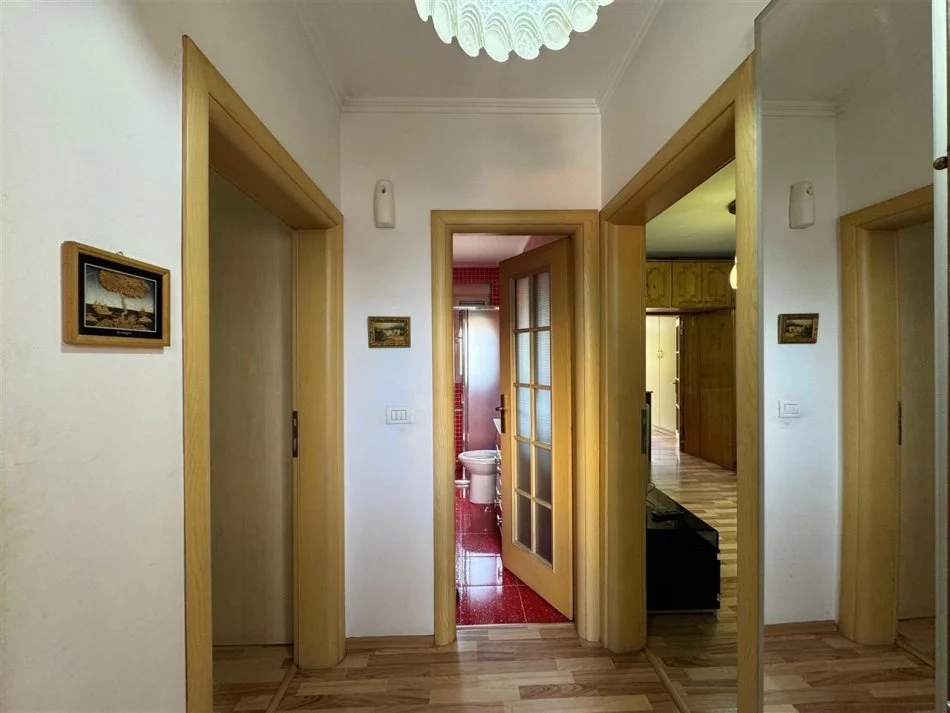 Tirane, jepet me qera apartament 1+1+Ballkon Kati 3, 90 m² 630 € 