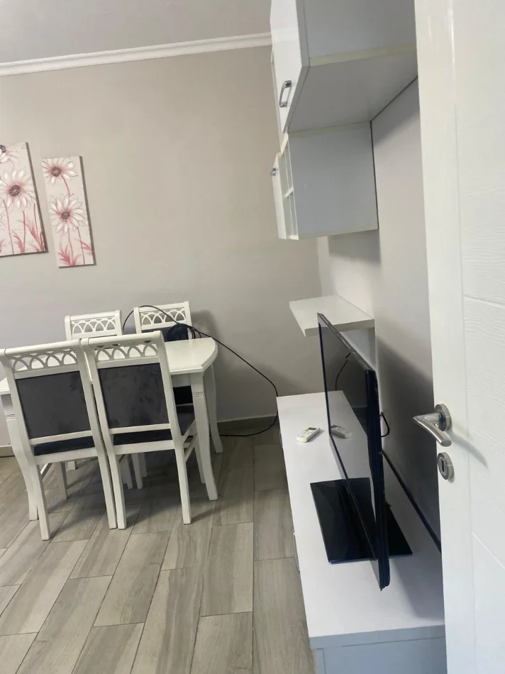 Tirane, jepet me qera apartament 1+1 Kati 3, 65 m² 500 € (Perballe Delijorgjit)