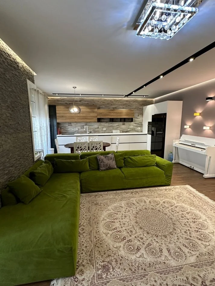 Tirane, shitet apartament 3+1+Ballkon Kati 7, 195 m² 210.000 € (Astiri)