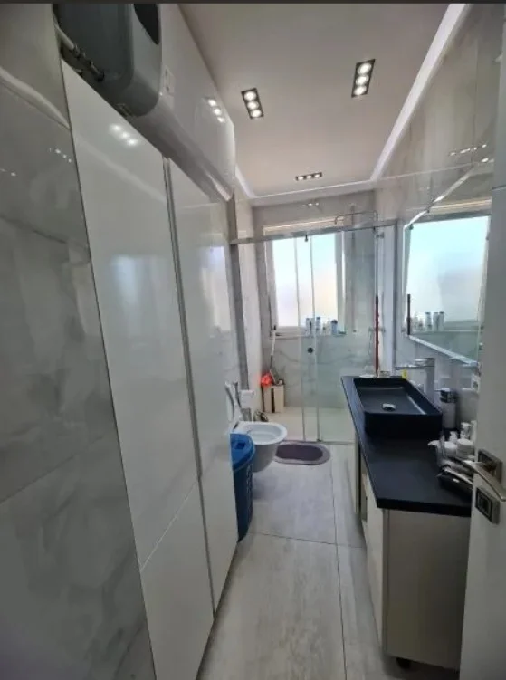 Tirane, shitet apartament 2+1+Ballkon , 98 m² 210.000 € (Brryli)