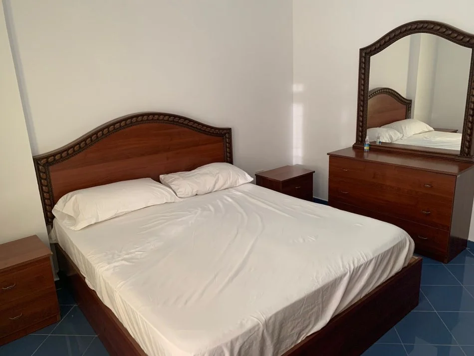 Tirane, jepet me qera apartament 1+1+Ballkon Kati 1, 60 m² 400 € (Oxhaku)