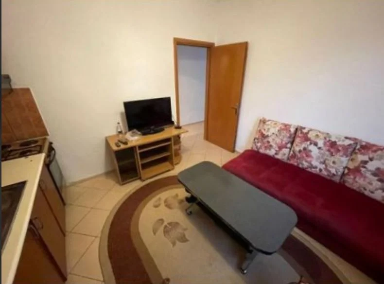 Tirane, jepet me qera Vile 1+1 Kati 3, 250 € (Vilat Gjermane)