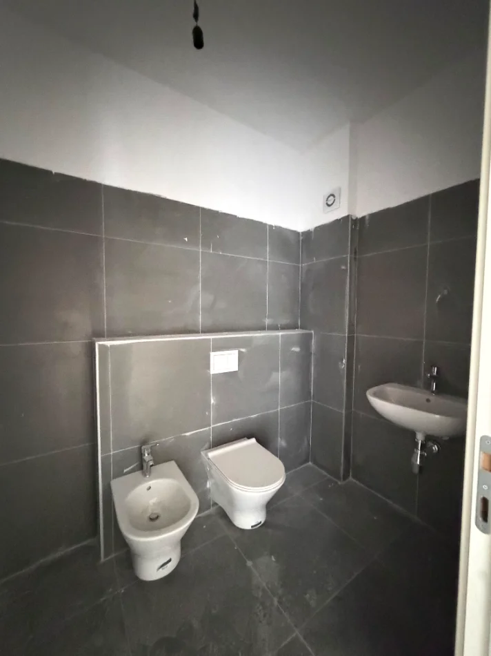 Tirane, shes apartament 2+1+Ballkon Kati 4, 99 m² 282.000 € (Xhamlliku) MLS # 530581001-94