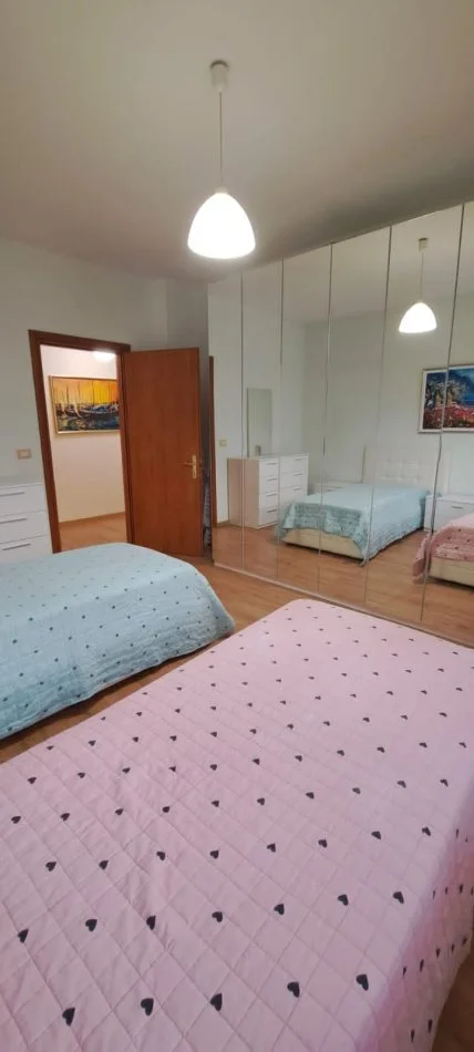 Tirane, jepet me qera apartament 2+1+Ballkon Kati 3, 110 m² 750 € (Kopshti Zoologjik)