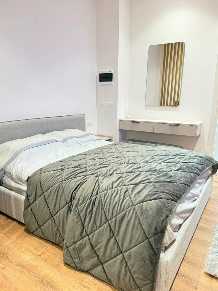 Tirane, jepet me qera nga Pronari, pa-komision garsonier Studio Kati 1, 40 m² 330 € 